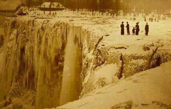 Frozen Niagara Falls- 1911 photo