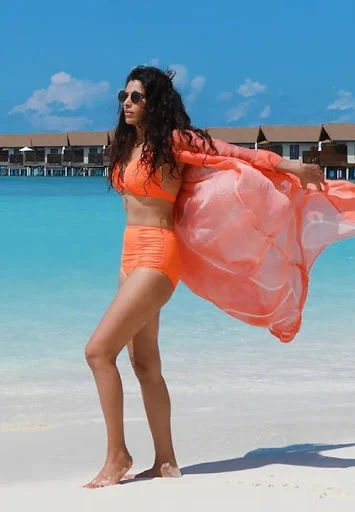 Saiyami Kher hot bikini swimsuit unpaused