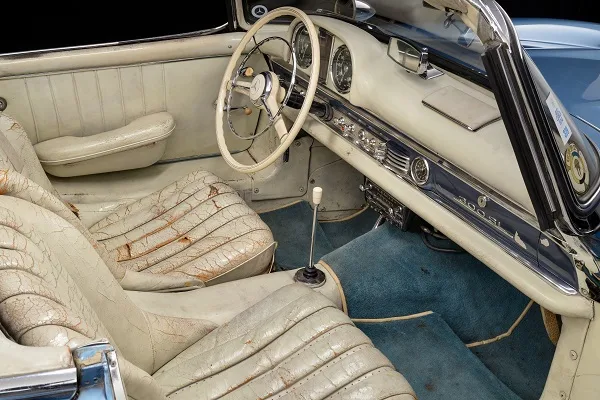 Interior Mercedes Benz 300 SL Roadster Fangio