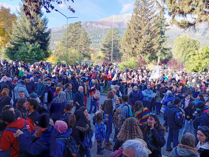 El Bolsón: multitudinaria marcha federal universitaria