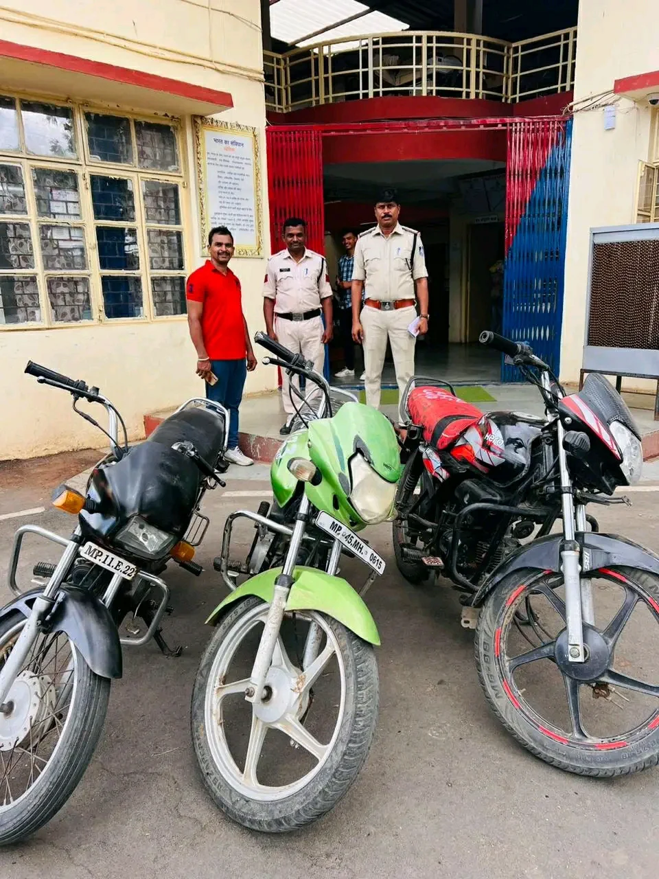 Jhabua News- पुलिस थाना कोतवाली द्वारा चोरी की 3 मोटरसाईकल जप्त