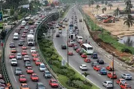 Ivory Coast: lagoon transport, a solution to traffic jams According to a World Bank report on the Ivorian economy, in 2019, more than ten million trips were recorded every day in the capital, Abidjan. The study also shows that each household spent around $2 daily and lost over 3 hours on the roads that year.  Traffic jams therefore cause users to lose a great deal of money and cause a drop in GDP growth.  Faced with the difficulty of traffic in Abidjan during rush hours, an alternative is increasingly used, it is the lagoon route.  ''I chose to take the lagoon route to avoid traffic jams and is faster. I'm from Azito and with the boat it's a 30 minute ride. With traffic jams, I can take 1h, 1h30 or 2h. It depends. ''  “With the traffic jams, it's really not easy. It's not easy to get to an appointment on time, whereas on the lagoon route, I think that with other opinions, we can agree on the fact that it's more easy. Once the boat is there, more easily... There is no traffic jam on the sea so here is why I use this means of transport."  Three lagoon transport operators are trying to meet the needs of the population. SOTRA, CITRANS and STL of the SNEDAI group transport hundreds of thousands of Abidjan residents every day against an estimated demand of 225,000 travelers per day in 2020.  ''You have a lagoon that stretches from Adiaké to Grand-Lahou. Imagine the potential in terms of lagoon tourism. We need to develop lagoon tourism. Ivorians must learn to rediscover their country through the lagoon and that is a challenge that we want to take up,” said Désiré Messou, STL Managing Director.  After the lagoon sector was liberalized in 2014, and despite the presence of these three operators, mobility needs are still significant.