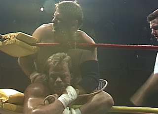 WCW Starrcade '90 Review  - Stan Hansen chokes Lex Luger in the corner