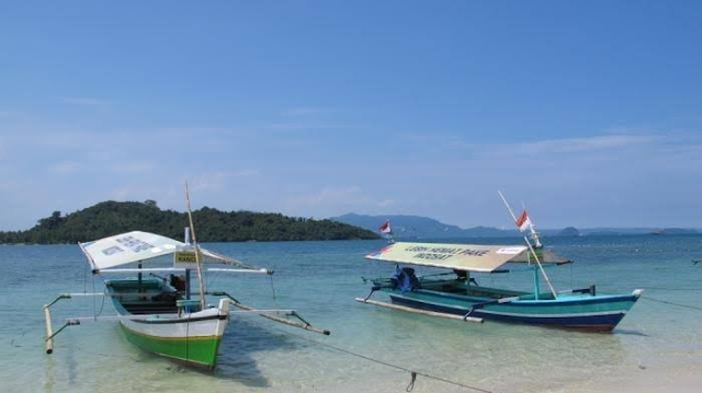 Pantai Mutun di Lampung