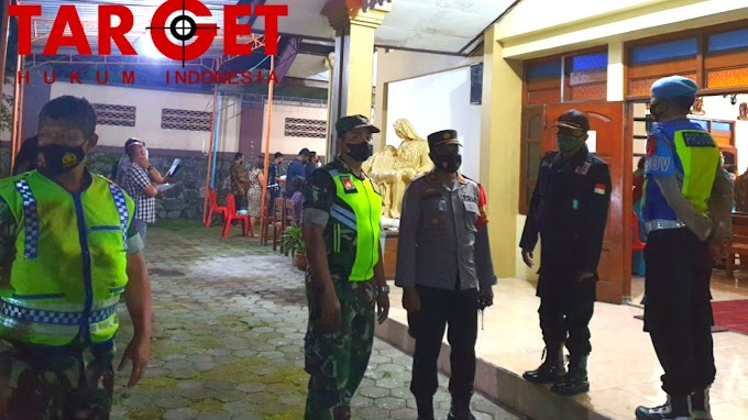 Danramil Ampel Pimpin Patroli Prokes Ke Tempat Ibadah di Malam Misa Natal