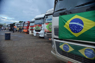 ​Caminhoneiros dizem que param no dia primeiro caso Bolsonaro não atenda demandas