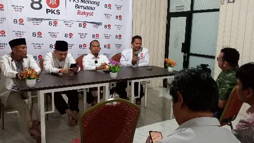 Jumpa Pers di DPD PKS Kota Padang Soal Pemilihan Wakil Walikota Padang.