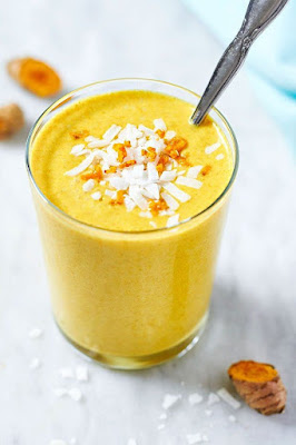 How to make a mango smoothie with chia seeds and honey
