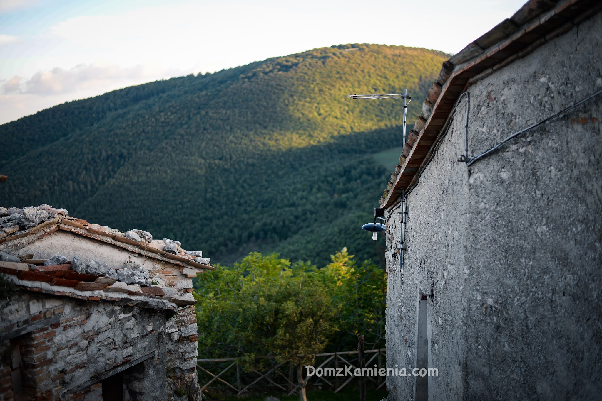 Elcito, Marche nieznany region Włoch, Dom z Kamienia blog