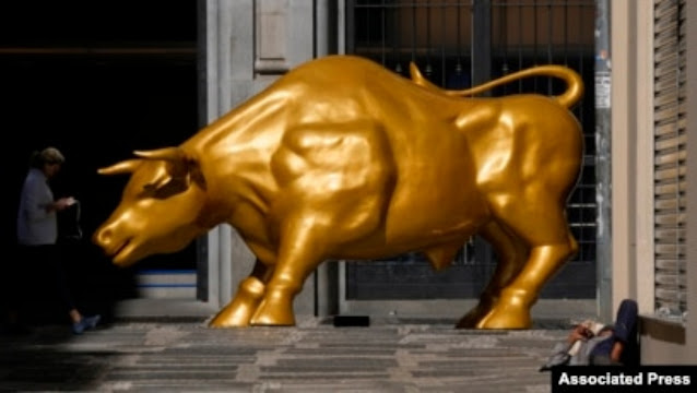 Golden Stock Exchange Bull, Set Amid Brazil Poverty, Gone in a Week