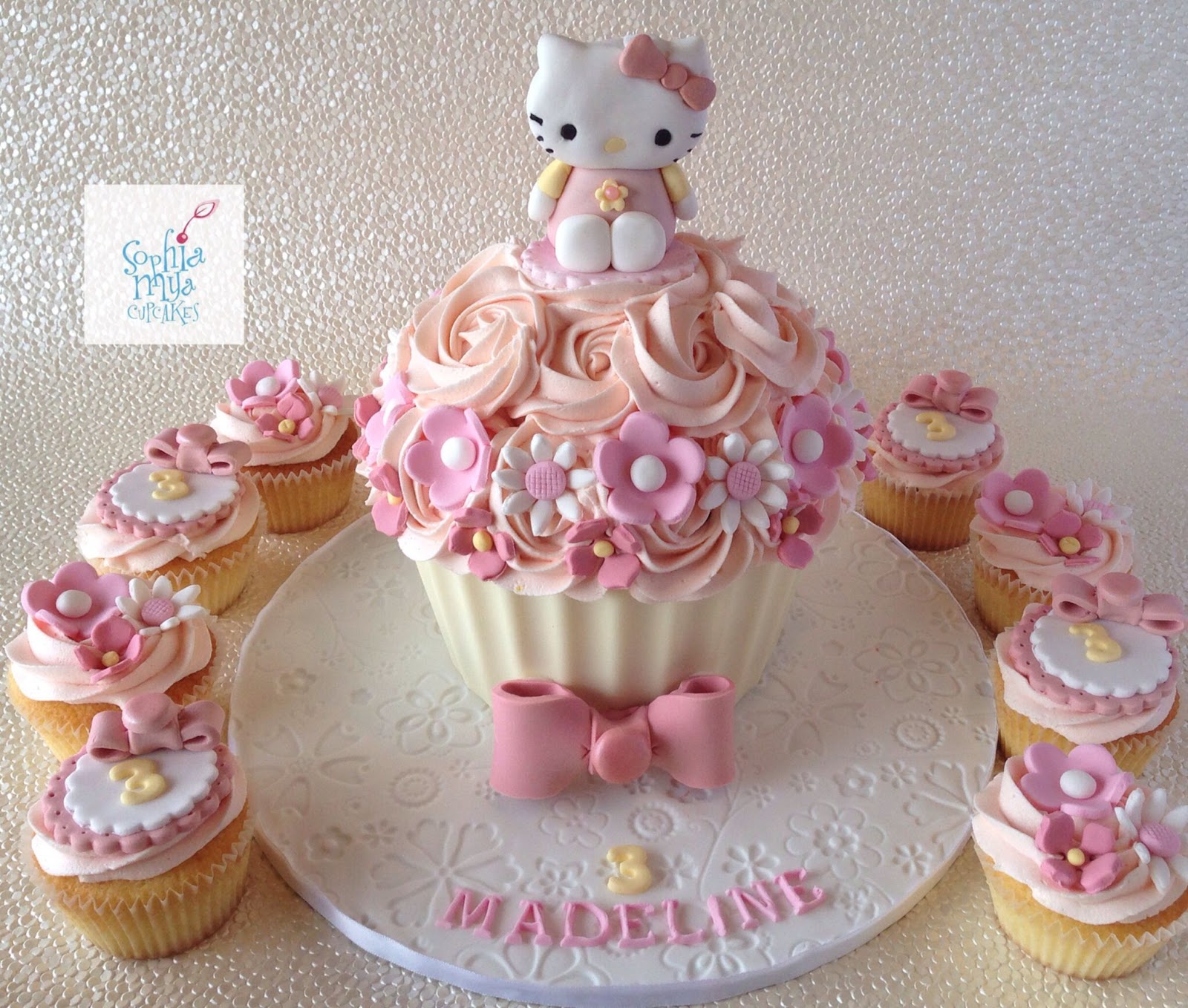 pictures of hello kitty cake