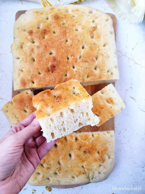 Focaccia z rozmarynem i czosnkiem przepis