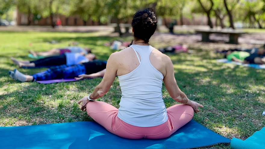 Yoga con María Cernotto 