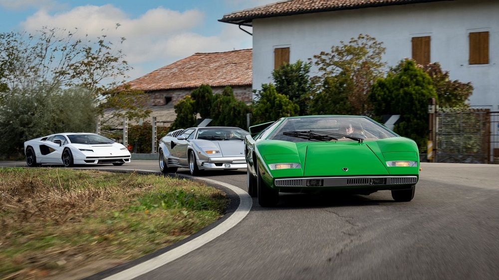 Lamborghini Countach LPI 800-4 on the road for the first time