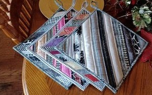 CHQuilts: Scrappy pot holders
