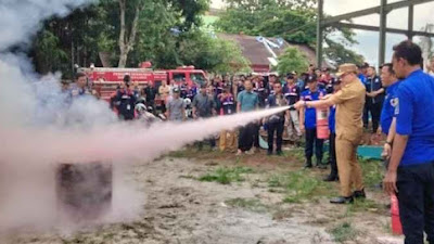 PJ Bupati Lahat Kukuhkan Relawan Pemadam Kebakaran Desa dan Kelurahan Se-kabupaten Lahat 