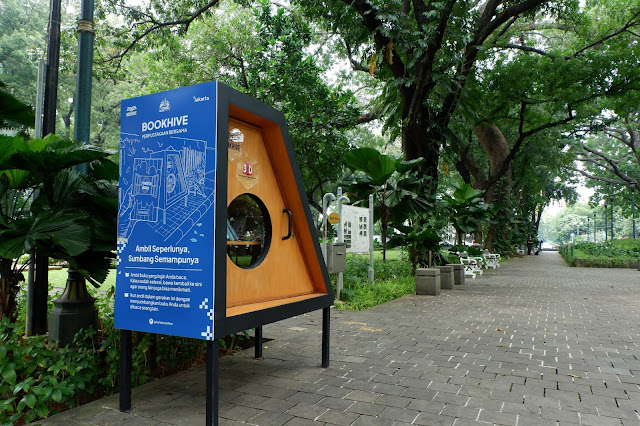 bookhive jakarta di taman