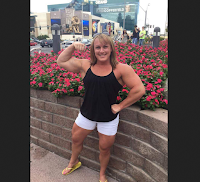 Are these the craziest biceps in female bodybuilding!? Michelle Russell flexing her massive arms