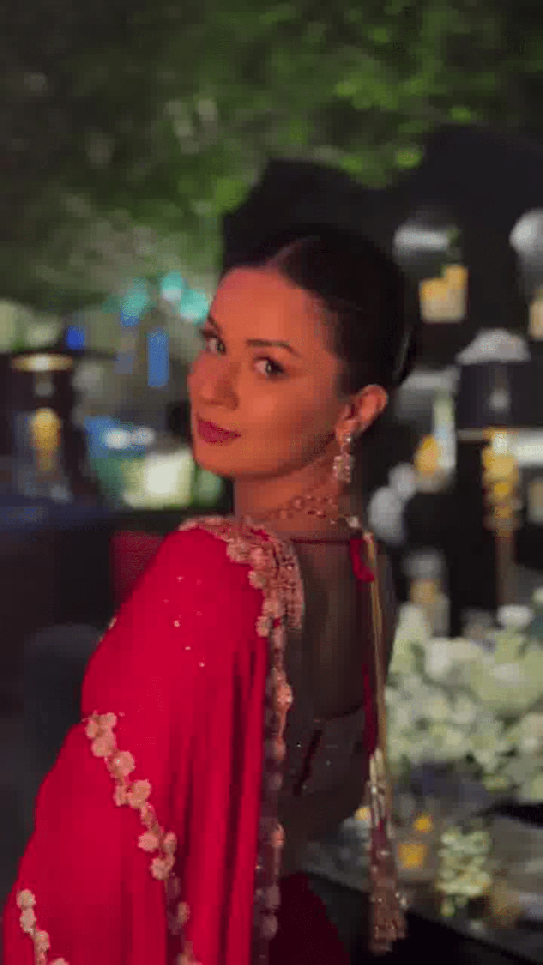 Avneet Kaur’s Sensuous Wedding Look: A Deep-Neckline Delight for Her Fans