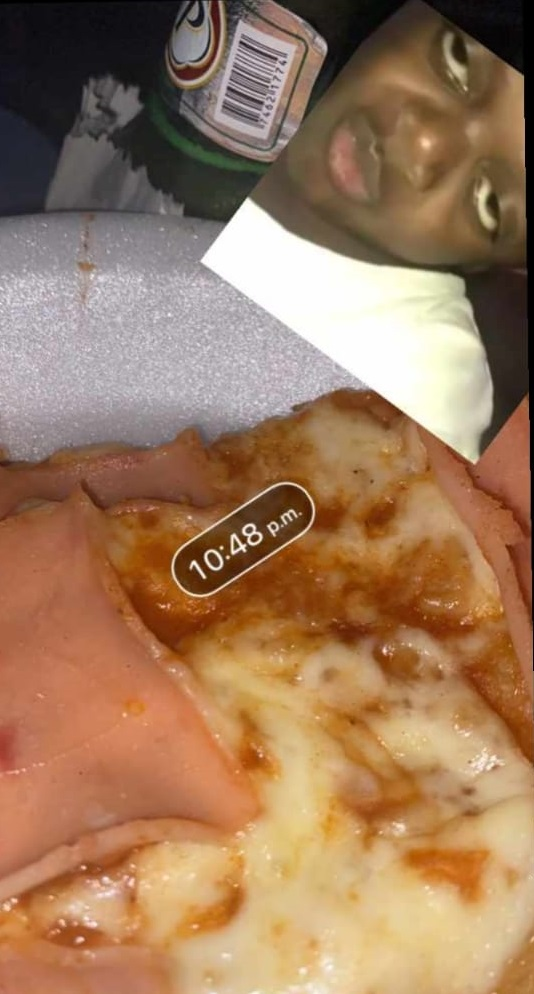 Joven halla la cara del Diablo en pedazo de pizza en Las Caobas de Santiago Rodríguez