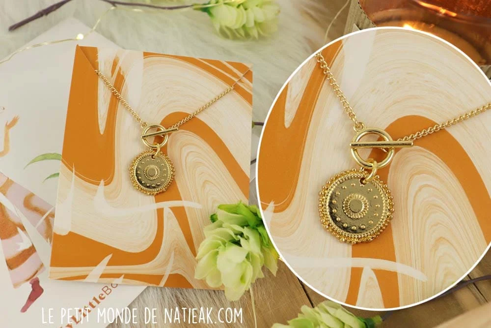 collier avec médaillon recyclé