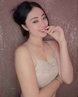 99 Potret Menarik Selebgram cantik Indonesia Berwajah Imut Della Aprilia instagram