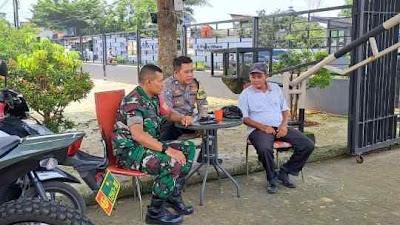 Sinergitar TNI - Polri Desa Cihideung Wilayah Hukum Polsek Ciampea Polres Bogor Melaksanakan Kegiatan Sambang dan Dialogis Beri Edukasi TPPO.