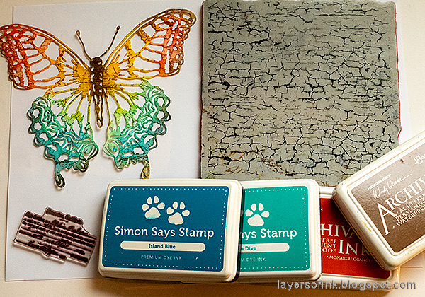 Layers of ink - Butterflies Art Journal Tutorial by Anna-Karin Evaldsson. Stamp with Simon Says Stamp Crackle Background.