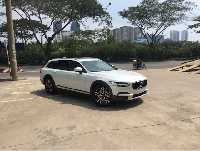 Bán xe volvo V90 2019 mới 98% xe đẹp màu trắng chính chủ