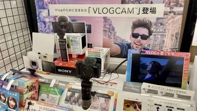 Sony tạo sự khác biệt bằng cách cung cấp máy ảnh kỹ thuật số nhỏ gọn được thiết kế để quay video. Ảnh: Kento Hirashima