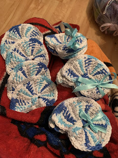 4 scrubbies, slightly overlapping each other on the left, next to 3 bundled sets tied with aqua ribbons.