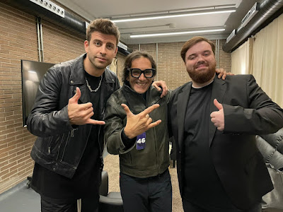 Gerard Piqué, Antonino Labate e Ibai Llanos durante el evento de presentación