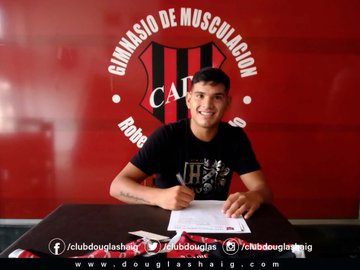 Oficial: Douglas Haig, firma Nahuel Gómez