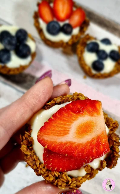 Oat & Yogurt Breakfast Cups Recipe | Healthy Slimming Friendly Breakfast Recipe