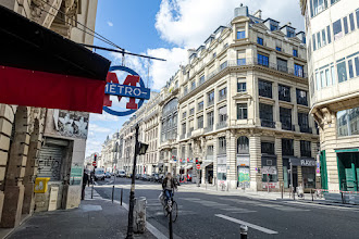 Paris : 116 rue Réaumur, architecture post-haussmannienne, éclectisme foisonnant épuré à la suite d'un ravalement radical - IIème