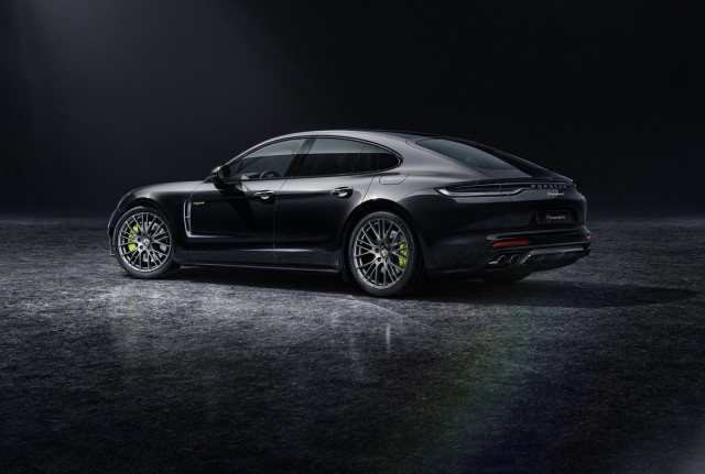 2022 Porsche Panamera Review