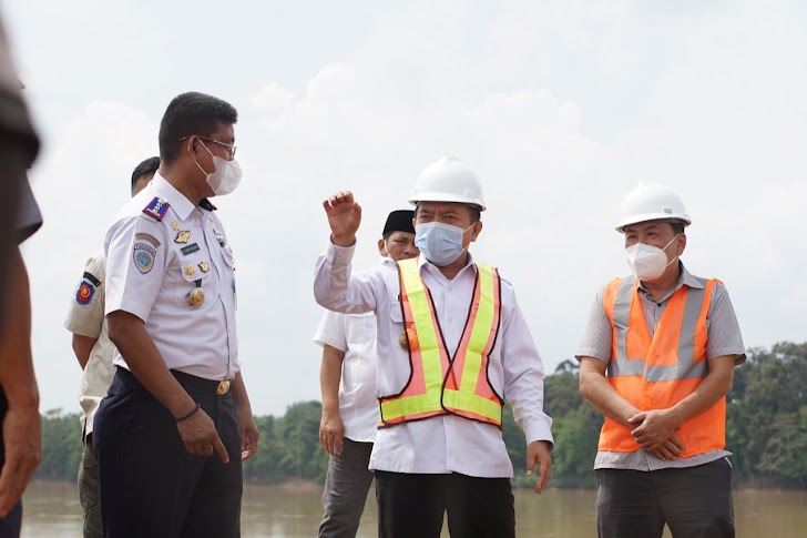  Gubernur Jambi Al Haris Tinjau Pelabuhan Desa Tenam