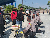 Wadirbinmas Poldasu AKBP M Hutabarat dan Komandan Garda Kamtibmas Indonesia Provinsi Sumatera Utara Ikut Serta Menutup Dan Melepas Acara Pelatihan Satpam Di Deli Serdang 