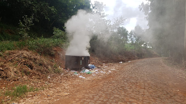 Vândalos “vadios” atearam fogo na lixeira do Alagado de Rio Bonito do Iguaçu 
