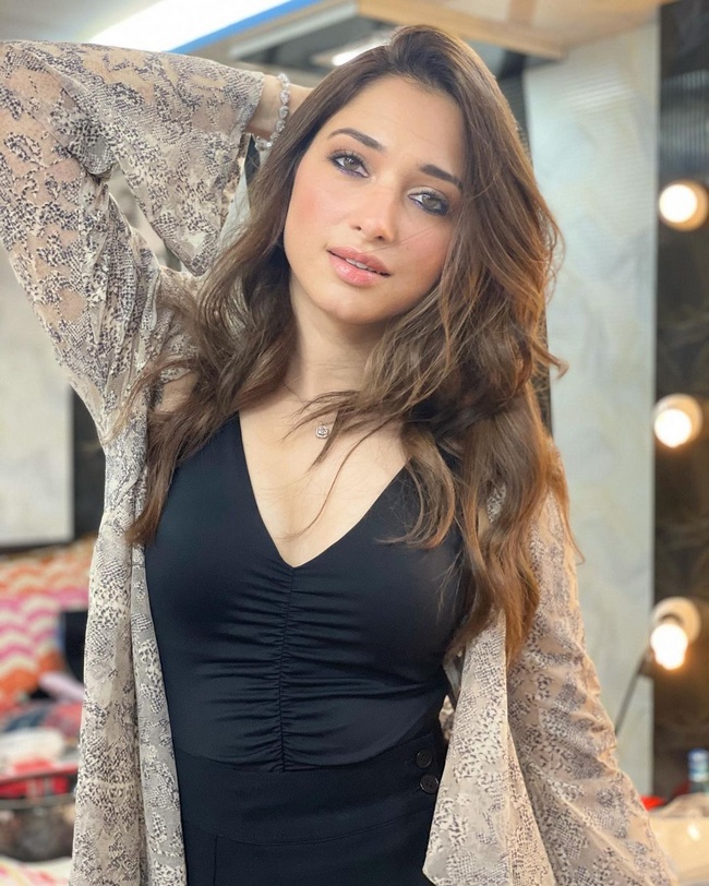 Actors Gossips: Tamannaah Bhatia Amazing Stills Pictures