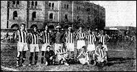 C. D. CASTELLÓN. Temporada 1928-29. (Sin ordenar) Alanga; Guillén, Vidal, Torregrosa, Bertrán, Arróniz, Archilés, Samá, Bellés, Montañés y Mauri. REAL VALLADOLID DEPORTIVO 4 C. D. CASTELLÓN 2 Domingo 23/06/1929, Campeonato de Liga de 2ª División, grupo B, jornada 17. Valladolid, Campo de la Sociedad Taurina