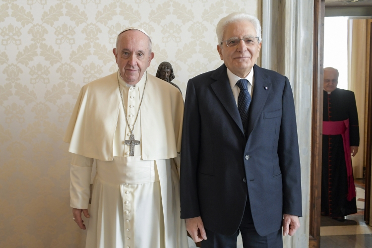 El Papa, con Mattarella