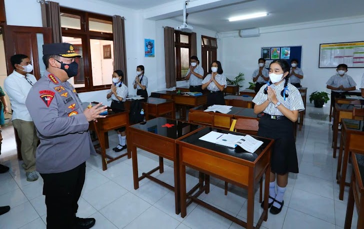 Pelajar Senang Bisa Belajar Tatap Muka, Kapolri: Fokus Gapai Cita-Cita Agar Jadi Kebanggaan Keluarga