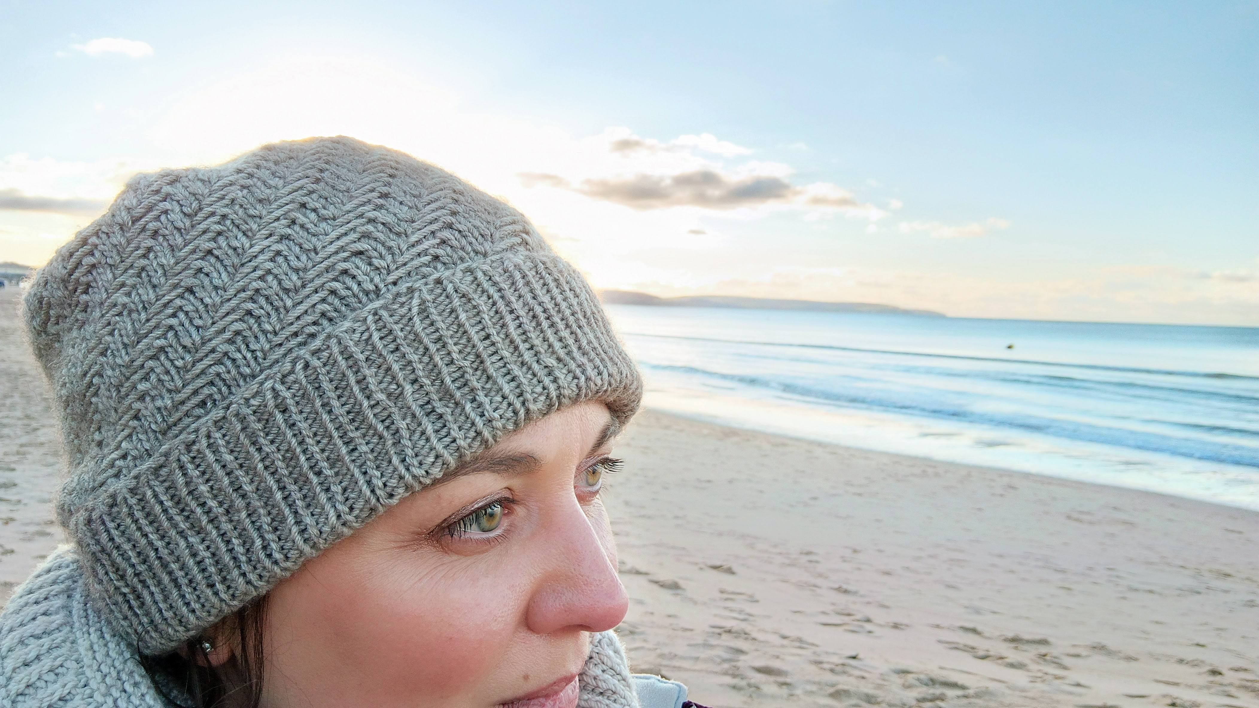 Kaare hat free knitting pattern for beginners