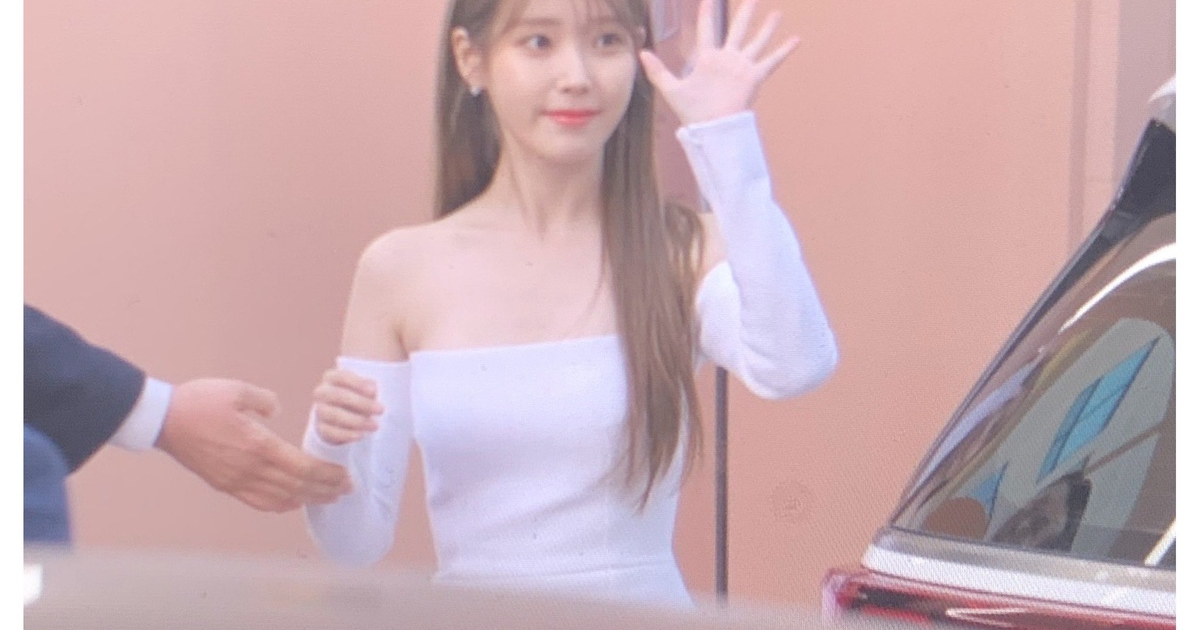 [theqoo] IU WHO DYED HER HAIR BROWN AT A POP UP STORE EVENT TODAY