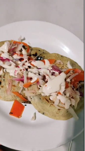 Receta de pupusas rellenas de frijol y queso