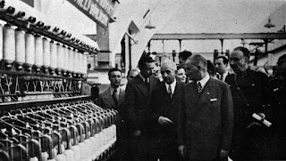 Atatürk Nazilli Basma Fabrikası'nın açılışında. (9 Ekim 1937)
