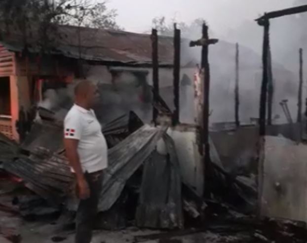 San Juan:-Incendio destruye dos viviendas y un taller 