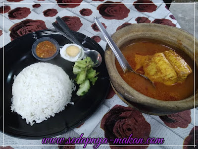 asam pedas ikan pari makan dengan nasi