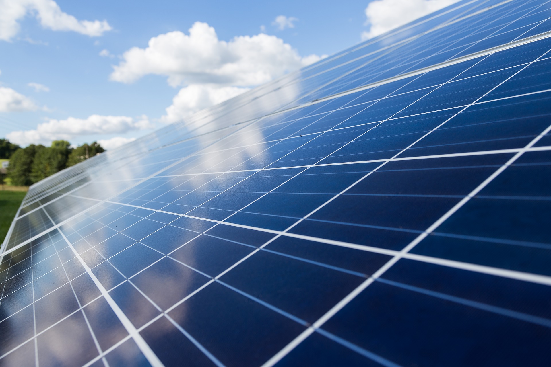 بحث فرص الاستثمار لتوليد الطاقة الشمسية ضمن القمة العالمية لطاقة المستقبل بأبوظبي Abu Dhabi يناير العام المقبل